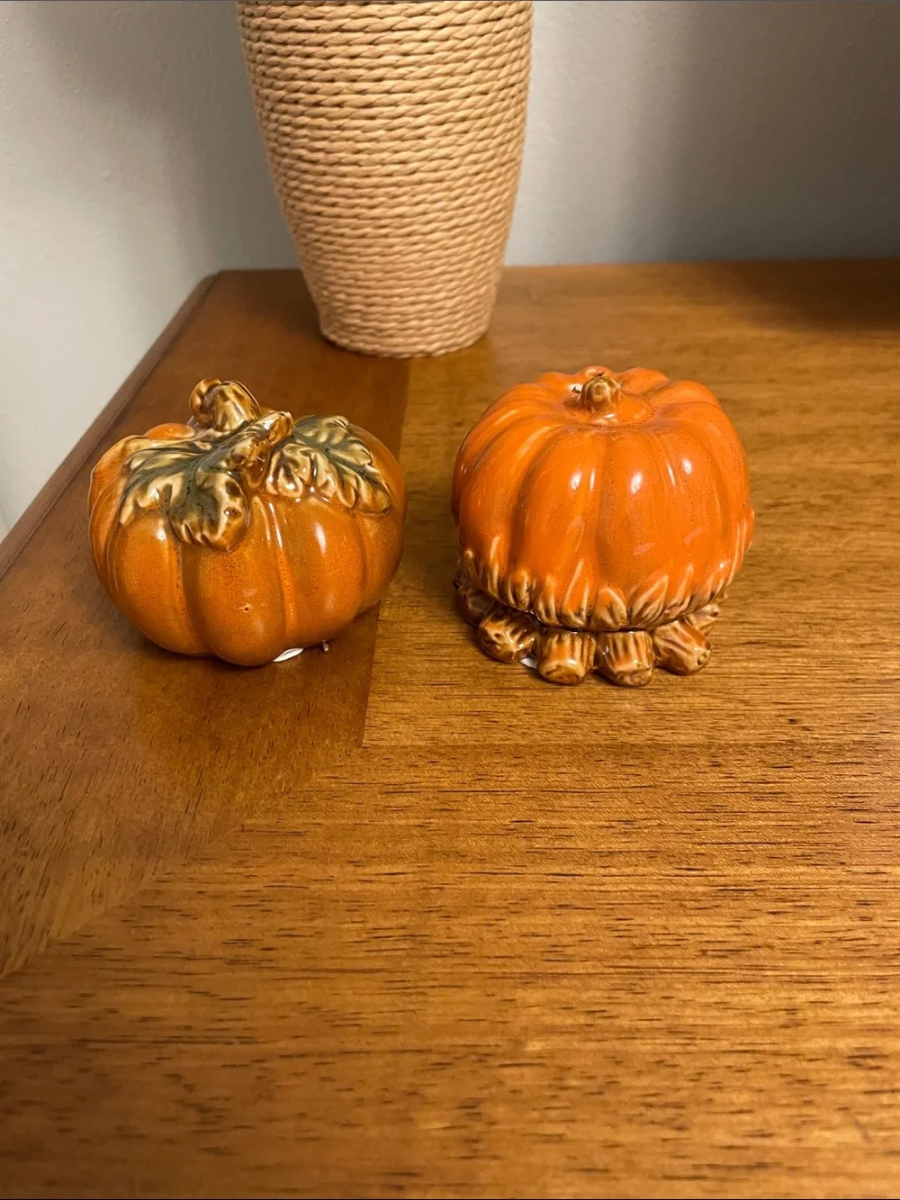 Pumpkins Salt & Pepper Shakers Set FALL AUTUMN HALLOWEEN THANKSGIVING Like New